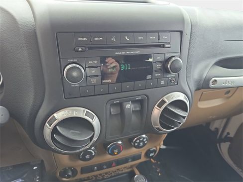 Used 2015 Jeep Wrangler Rubicon w/ Power Convenience Group image 22