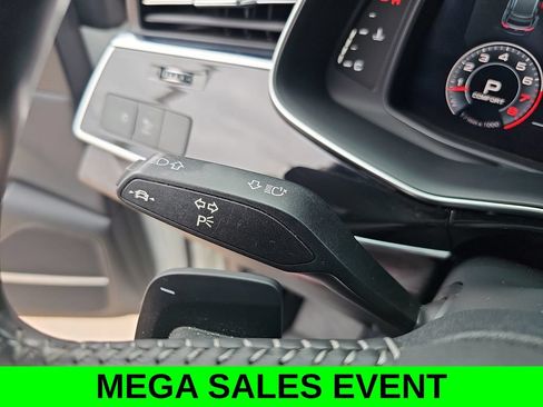 Used 2019 Audi Q8 Premium Plus w/ Premium Plus AWD/4WD image 27