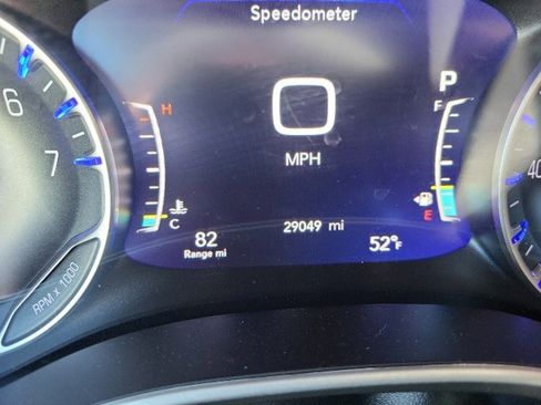 Used 2025 Chrysler Pacifica Select FWD image 12