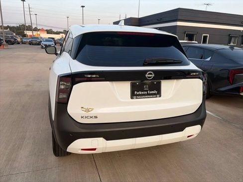 Used 2025 Nissan Kicks S FWD image 5