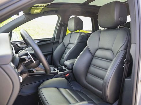 Certified 2025 Porsche Macan S AWD/4WD image 5