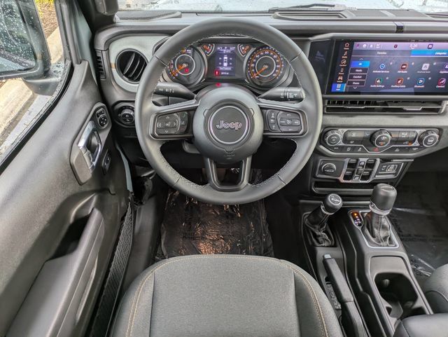 Used 2025 Jeep Gladiator Sport AWD/4WD image 11