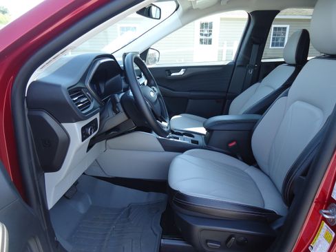 Used 2025 Ford Escape Platinum w/ Premium Technology Package AWD/4WD image 25
