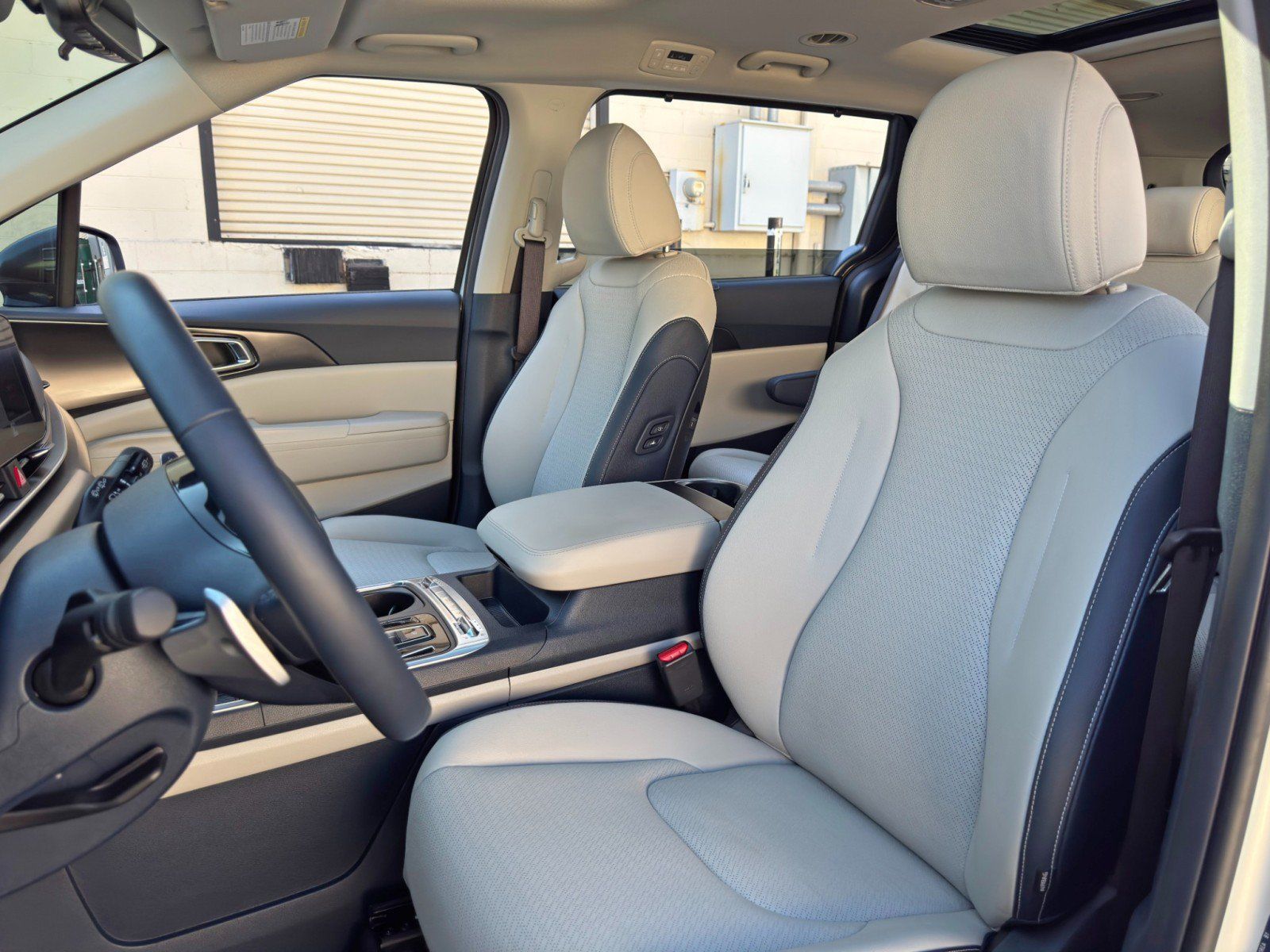 Used 2025 Kia Carnival SX Prestige FWD image 46