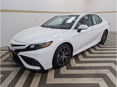 Used 2021 Toyota Camry SE w/ Cold Weather Package