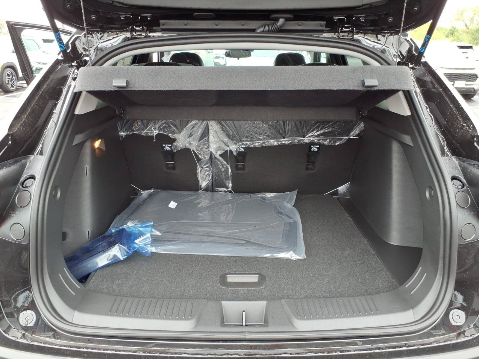 New 2026 Chevrolet Trax LT w/ Midnight Edition FWD image 9