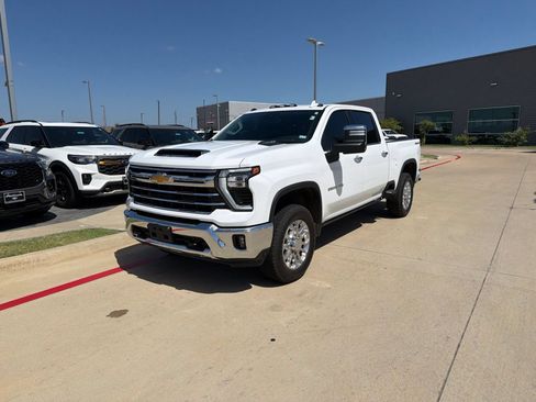 Used 2024 Chevrolet Silverado 2500 LTZ w/ LTZ Convenience Package AWD/4WD image 3