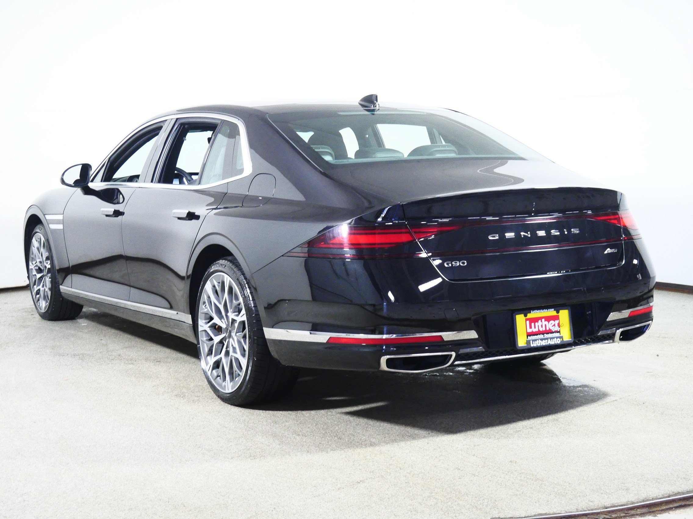 Used 2024 Genesis G90 3.5T AWD/4WD image 5