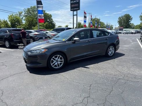 Used 2015 Ford Fusion SE FWD image 9