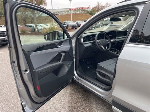 New 2026 Volkswagen Tiguan SE image 4