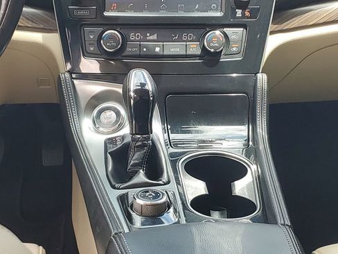 Used 2017 Nissan Maxima Platinum FWD image 16