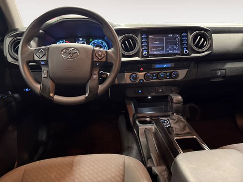 Used 2022 Toyota Tacoma SR AWD/4WD image 11