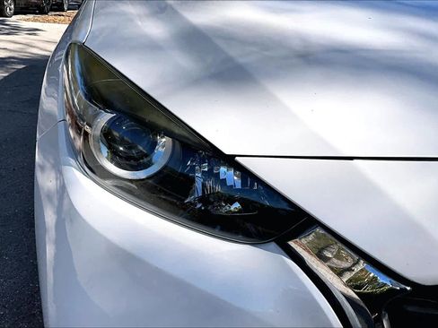 Used 2018 MAZDA MAZDA3 Touring image 28