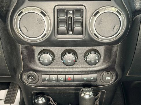Used 2016 Jeep Wrangler Unlimited Rubicon w/ Dual Top Group AWD/4WD image 11
