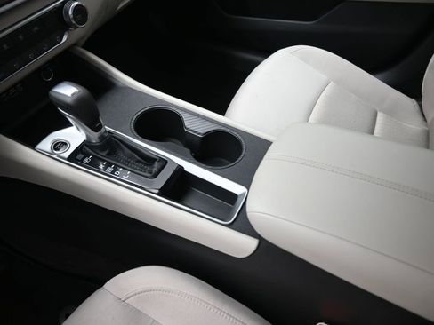 Used 2025 Nissan Altima 2.5 SV image 31