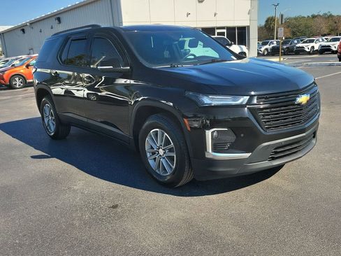 Used 2023 Chevrolet Traverse LT image 2