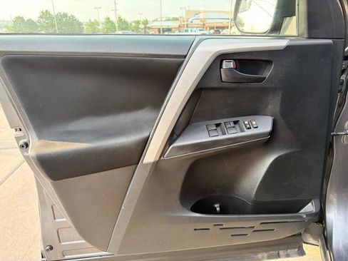 Used 2016 Toyota RAV4 LE AWD/4WD image 11