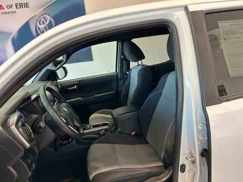 Used 2020 Toyota Tacoma TRD Off-Road w/ Technology Package AWD/4WD image 12