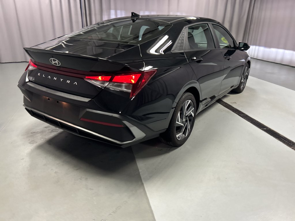 Used 2025 Hyundai Elantra Sport FWD image 7