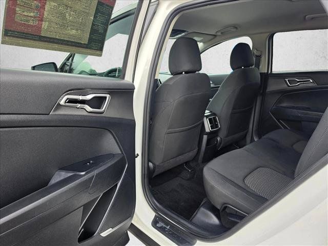Used 2023 Kia Sportage LX AWD/4WD image 16