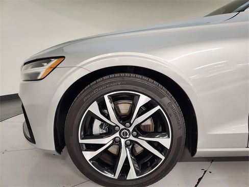 Used 2024 Volvo S60 B5 Core image 11
