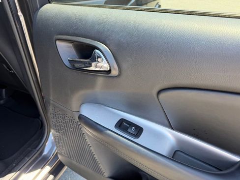 Used 2020 Dodge Journey SE w/ SE Popular Equipment Group FWD image 32
