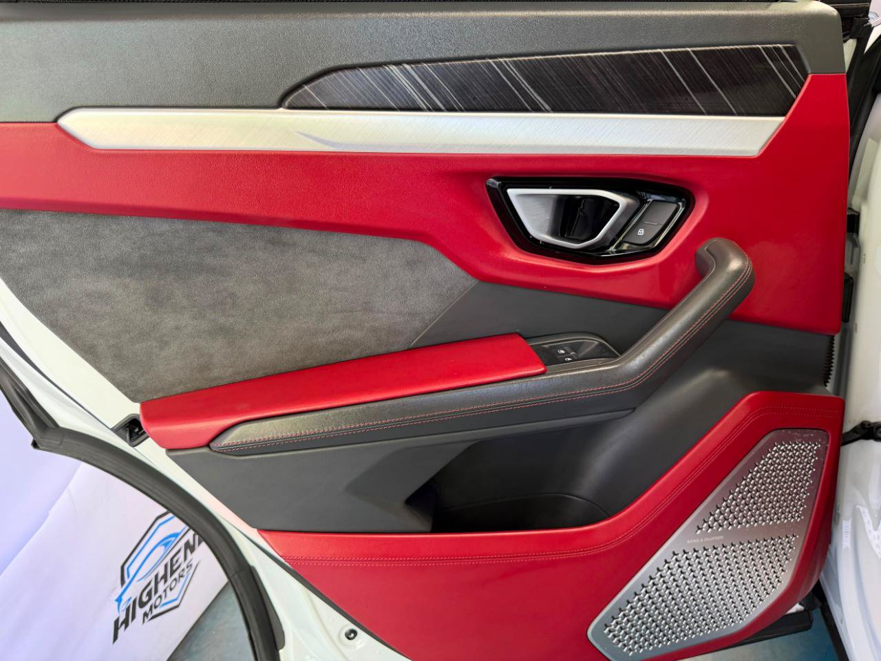 Used 2020 Lamborghini Urus AWD/4WD image 20