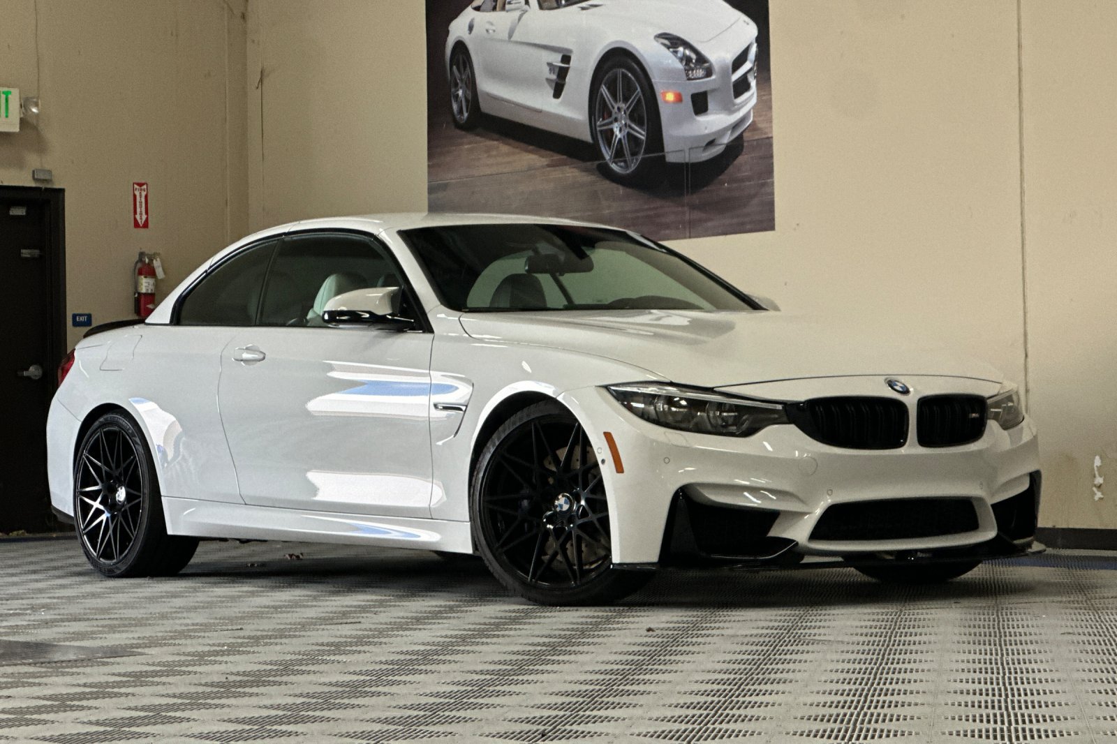Used 2018 BMW M4 Convertible w/ Executive Package RWD image 10