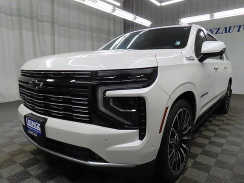 Used 2025 Chevrolet Suburban High Country image 6