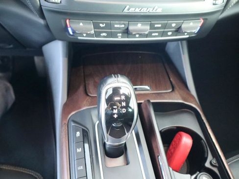 Used 2018 Maserati Levante GranLusso AWD/4WD image 21