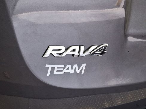 Used 2014 Toyota RAV4 LE AWD/4WD image 26