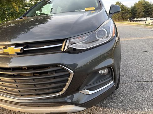 Used 2017 Chevrolet Trax Premier FWD image 6