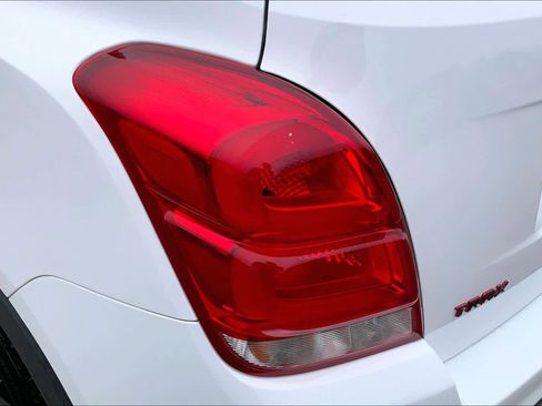 Used 2020 Chevrolet Trax LT w/ Redline Edition image 26