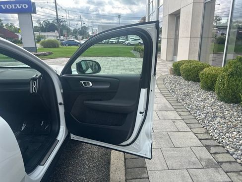 Used 2025 Volvo XC40 B5 Plus AWD/4WD image 16