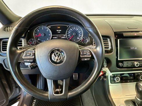 Used 2014 Volkswagen Touareg Sport AWD/4WD image 11