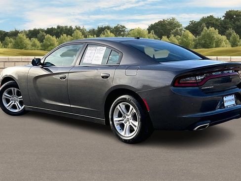 Used 2019 Dodge Charger SXT image 11