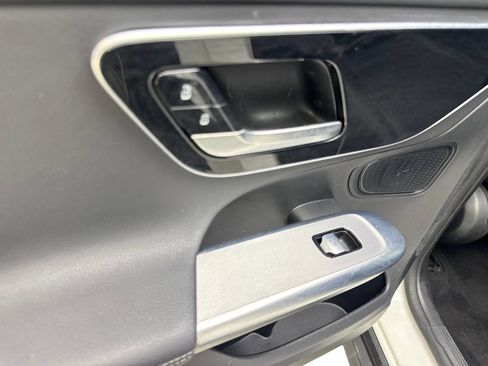 Used 2024 Mercedes-Benz GLC 300 image 34