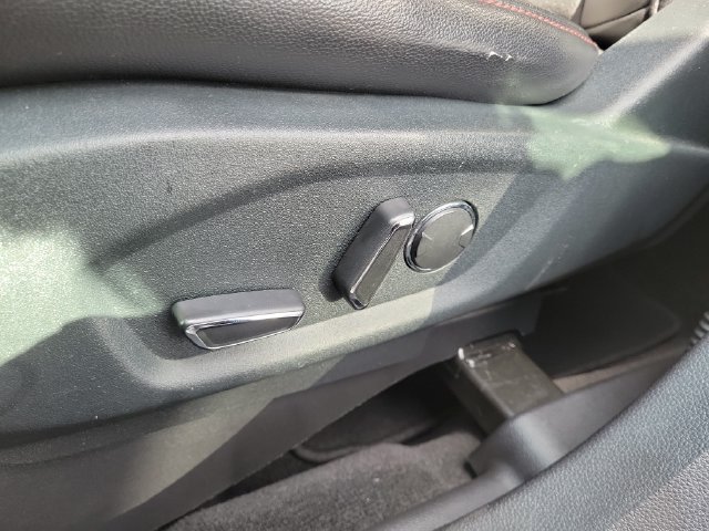 Used 2018 Ford Explorer XLT w/ Equipment Group 202A FWD image 11