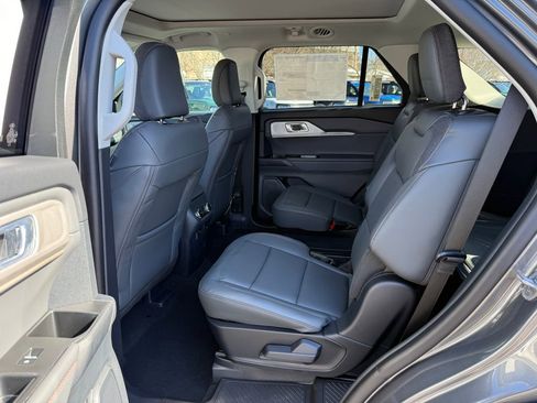 New 2026 Ford Explorer Active w/ Active Comfort Package image 4