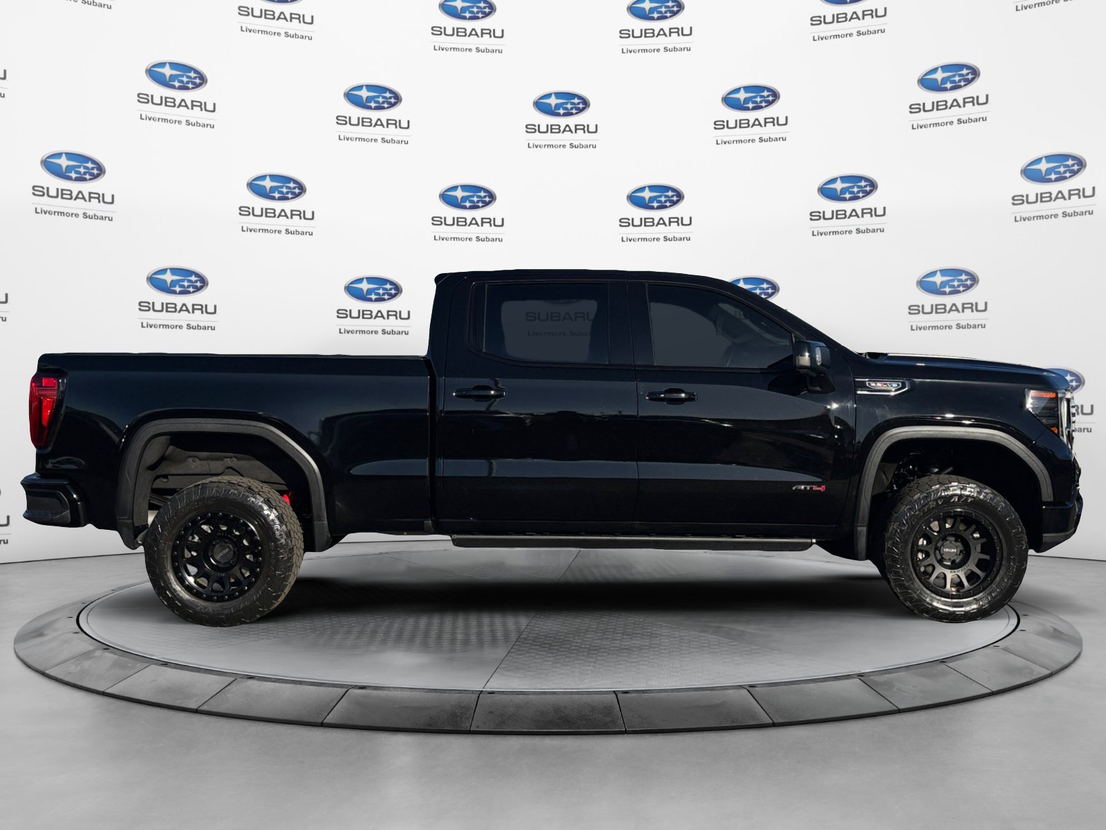 Used 2023 GMC Sierra 1500 AT4 w/ Technology Package AWD/4WD image 7