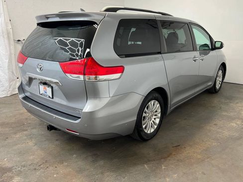 Used 2013 Toyota Sienna Limited w/ Premium Pkg AWD/4WD image 4