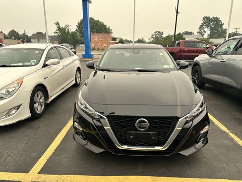 Used 2020 Nissan Altima 2.5 SV AWD/4WD image 2