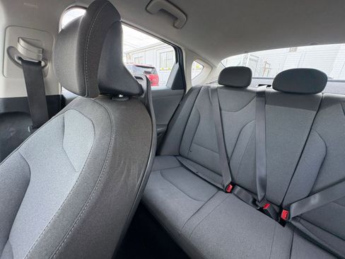 Used 2025 Kia K4 LXS image 39