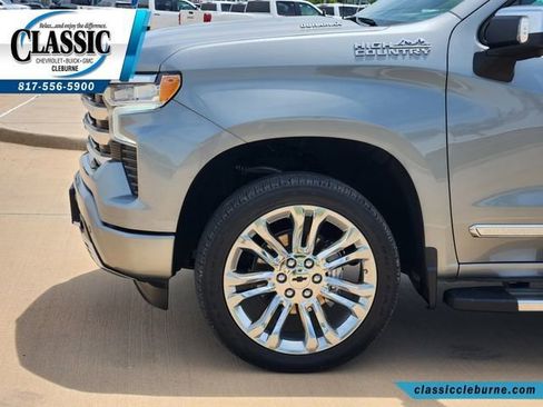 Used 2025 Chevrolet Silverado 1500 High Country AWD/4WD image 12