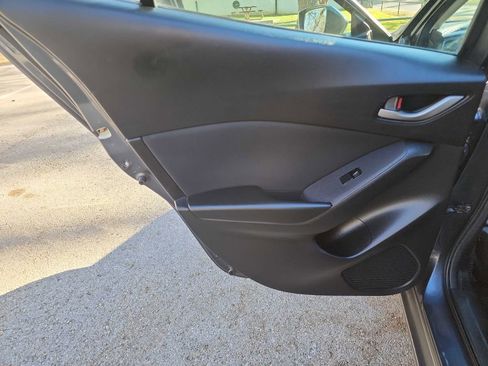 Used 2016 MAZDA MAZDA3 i Sport image 21