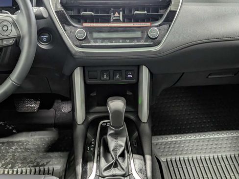 Used 2024 Toyota Corolla Cross XSE image 18