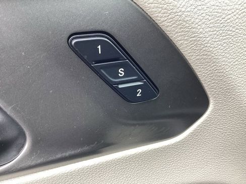 Used 2023 Chrysler Pacifica Touring-L image 16