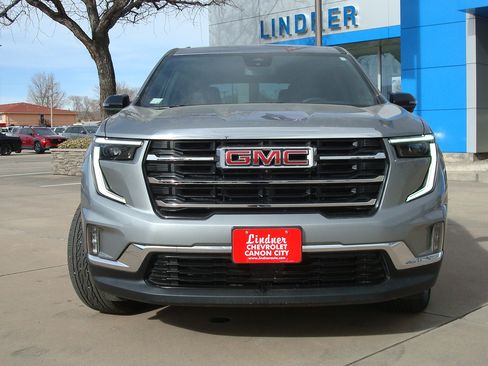 Used 2025 GMC Acadia Elevation w/ Elevation Premium Package image 2