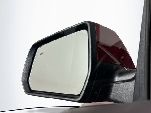 Used 2023 Chevrolet Traverse LT image 16