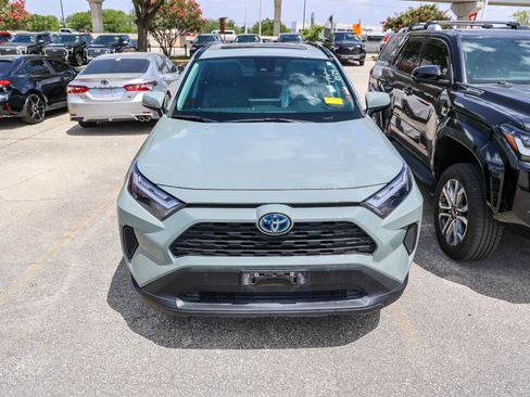 Used 2022 Toyota RAV4 XLE w/ Convenience Package AWD/4WD image 5